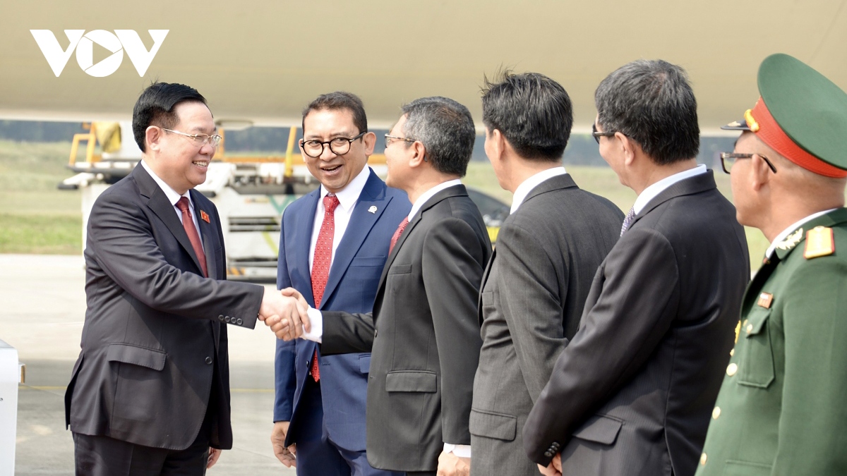 Top legislator Vuong Dinh Hue arrives in Jakarta for Indonesia visit